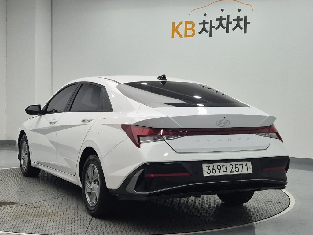 Hyundai Avante (CN7) Gasoline 1.6 smart 2023 — фото 2
