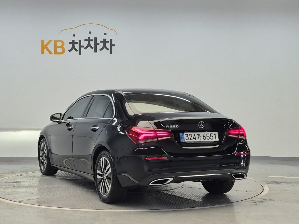 Mercedes-Benz A Class (4Gen) A220 sedan — фото 2